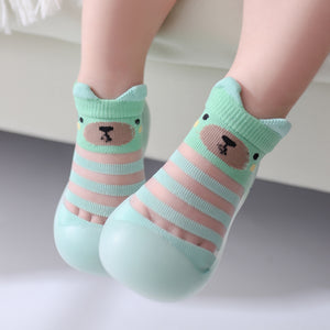 Breathable baby shoes